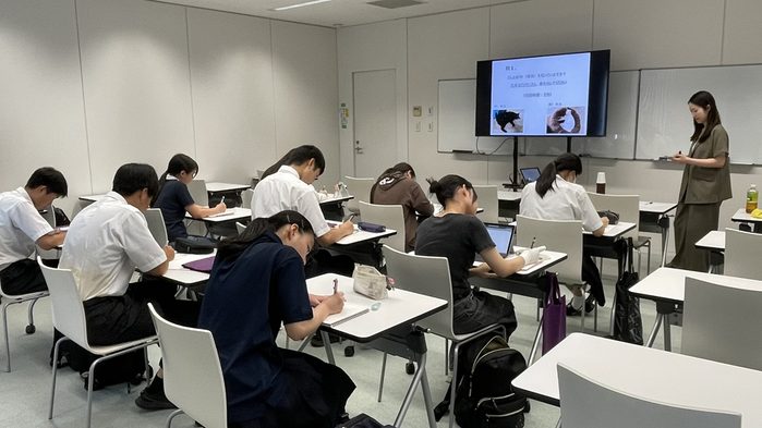 議論を経て研究成果を発表