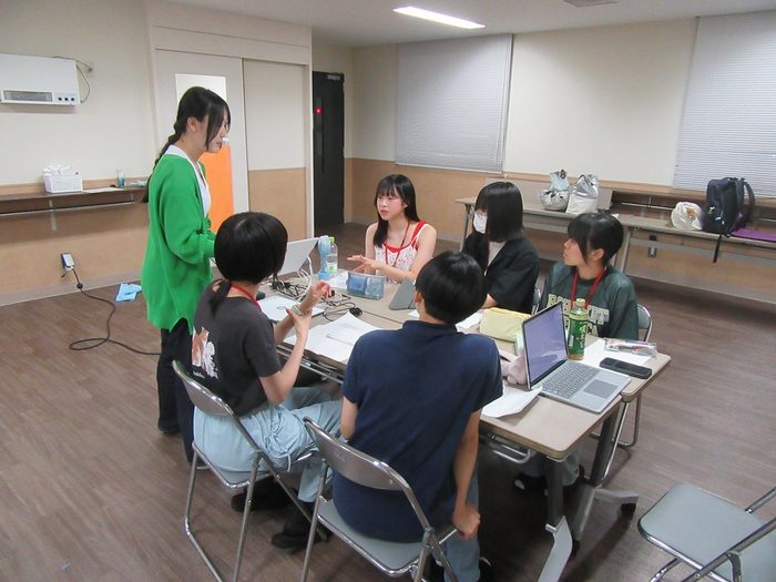 イヌが人の「声かけ」「指差し」「視線」のどの情報を手がかりに行動を選択しているのかを検証